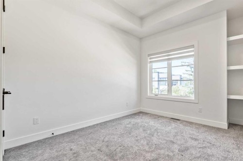 911 22 Avenue Nw, Calgary, AB - Indoor Photo Showing Other Room