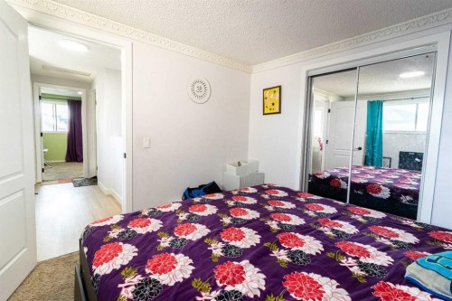 78-1155 Falconridge Drive Ne, Calgary, AB - Indoor Photo Showing Bedroom