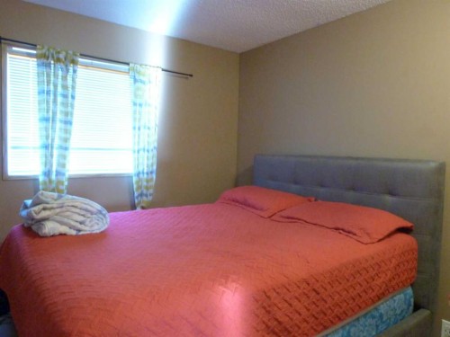34 Martinridge Road Ne, Calgary, AB - Indoor Photo Showing Bedroom