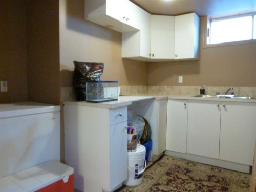 34 Martinridge Road Ne, Calgary, AB - Indoor Photo Showing Kitchen