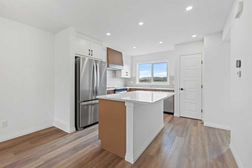 902 Wolf Willow Boulevard Se, Calgary, AB - Indoor Photo Showing Kitchen With Stainless Steel Kitchen