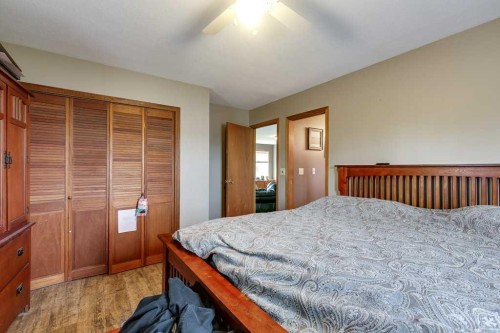 331039-Rge. Rd.242, Rural Kneehill County, AB - Indoor Photo Showing Bedroom