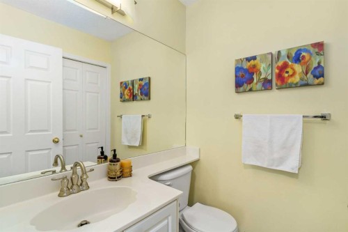 181 Hidden Creek Gardens Nw, Calgary, AB - Indoor Photo Showing Bathroom