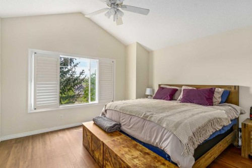 181 Hidden Creek Gardens Nw, Calgary, AB - Indoor Photo Showing Bedroom