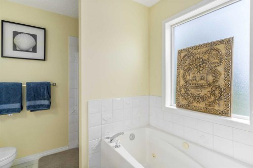 181 Hidden Creek Gardens Nw, Calgary, AB - Indoor Photo Showing Bathroom