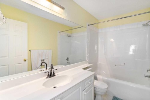 181 Hidden Creek Gardens Nw, Calgary, AB - Indoor Photo Showing Bathroom