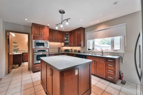 5712 Layzell Road Sw, Calgary, AB - Indoor Photo Showing Kitchen With Double Sink