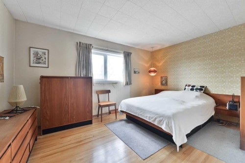 5712 Layzell Road Sw, Calgary, AB - Indoor Photo Showing Bedroom