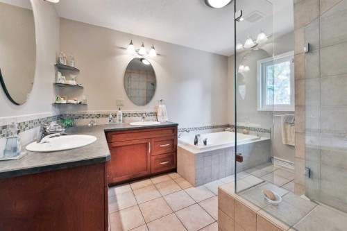 5712 Layzell Road Sw, Calgary, AB - Indoor Photo Showing Bathroom