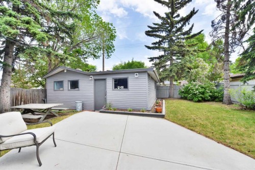 5712 Layzell Road Sw, Calgary, AB - Outdoor