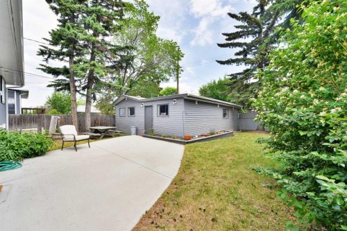 5712 Layzell Road Sw, Calgary, AB - Outdoor