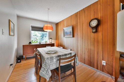 5712 Layzell Road Sw, Calgary, AB - Indoor Photo Showing Dining Room