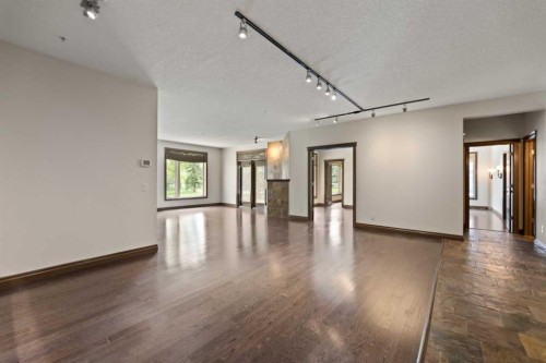 2108-24 Hemlock Crescent Sw, Calgary, AB - Indoor Photo Showing Other Room