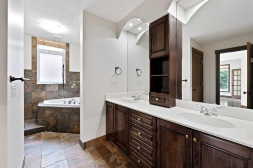 2108-24 Hemlock Crescent Sw, Calgary, AB - Indoor Photo Showing Bathroom