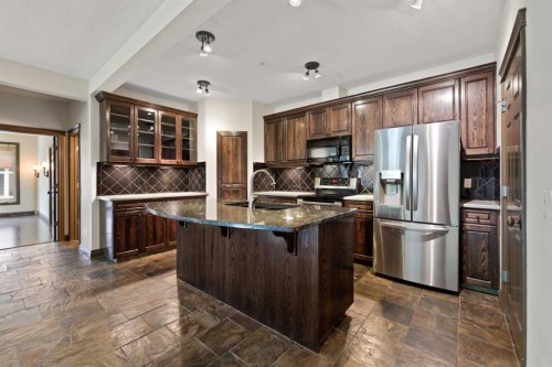 2108-24 Hemlock Crescent Sw, Calgary, AB - Indoor Photo Showing Kitchen