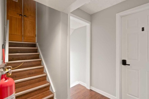 319 Rundlelawn Road Ne, Calgary, AB - Indoor Photo Showing Other Room