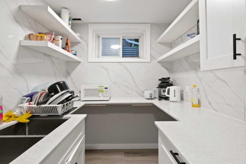 319 Rundlelawn Road Ne, Calgary, AB - Indoor With Storage