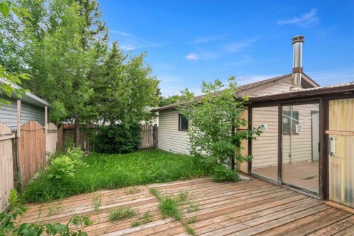 319 Rundlelawn Road Ne, Calgary, AB - Outdoor