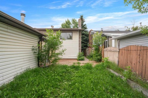 319 Rundlelawn Road Ne, Calgary, AB - Outdoor With Exterior