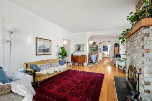 2629 Erlton Street Sw, Calgary, AB - Indoor Photo Showing Living Room