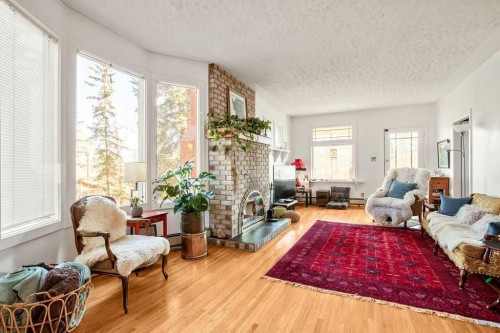 2629 Erlton Street Sw, Calgary, AB - Indoor Photo Showing Living Room