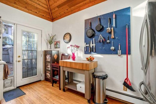 2629 Erlton Street Sw, Calgary, AB - Indoor