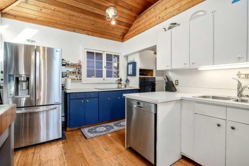 2629 Erlton Street Sw, Calgary, AB - Indoor Photo Showing Kitchen With Double Sink