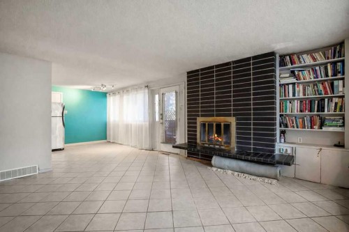 2629 Erlton Street Sw, Calgary, AB - Indoor With Fireplace