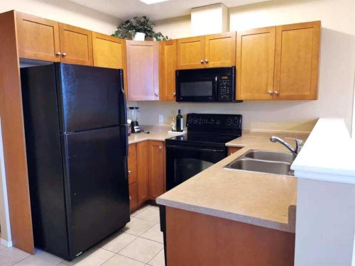 1213-1053 10 Street Sw, Calgary, AB - Indoor Photo Showing Kitchen With Double Sink