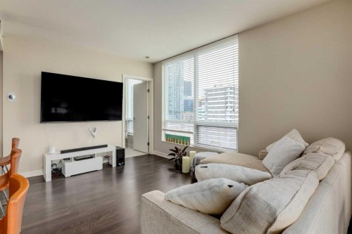 905-626 14 Avenue Sw, Calgary, AB - Indoor Photo Showing Living Room