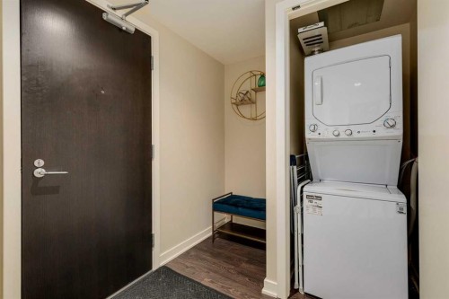 905-626 14 Avenue Sw, Calgary, AB - Indoor Photo Showing Laundry Room