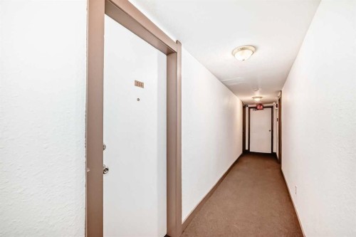 203-1113 37 Street Sw, Calgary, AB - Indoor Photo Showing Other Room