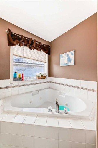 45 Shawbrooke Park Sw, Calgary, AB - Indoor Photo Showing Bathroom