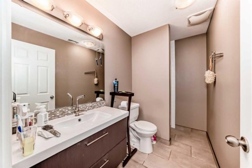 45 Shawbrooke Park Sw, Calgary, AB - Indoor Photo Showing Bathroom