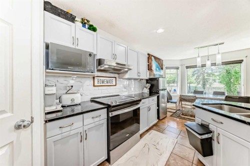 45 Shawbrooke Park Sw, Calgary, AB - Indoor Photo Showing Kitchen