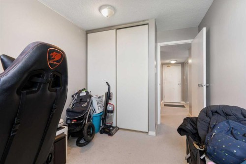 303-30 Mchugh Court Ne, Calgary, AB - Indoor