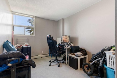 303-30 Mchugh Court Ne, Calgary, AB - Indoor