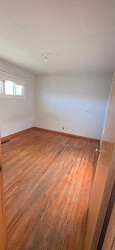 488 Northmount Drive Nw, Calgary, AB - Indoor Photo Showing Other Room