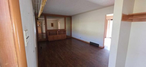 488 Northmount Drive Nw, Calgary, AB - Indoor Photo Showing Other Room