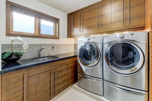 738 Crescent Road Nw, Calgary, AB - Indoor Photo Showing Laundry Room
