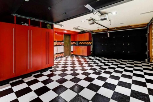 738 Crescent Road Nw, Calgary, AB - Indoor Photo Showing Garage