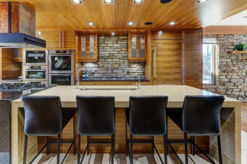 738 Crescent Road Nw, Calgary, AB - Indoor Photo Showing Kitchen With Upgraded Kitchen