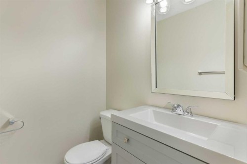 186 Harvest Rose Circle Ne, Calgary, AB - Indoor Photo Showing Bathroom