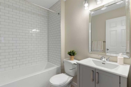 186 Harvest Rose Circle Ne, Calgary, AB - Indoor Photo Showing Bathroom