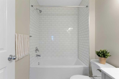 186 Harvest Rose Circle Ne, Calgary, AB - Indoor Photo Showing Bathroom