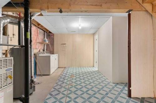 186 Harvest Rose Circle Ne, Calgary, AB - Indoor Photo Showing Laundry Room