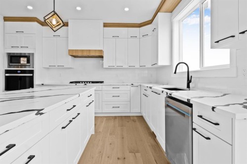 8 Ranchers Meadows, Okotoks, AB - Indoor Photo Showing Kitchen With Upgraded Kitchen