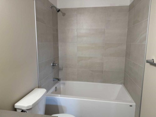 91 Sundown Crescent, Cochrane, AB - Indoor Photo Showing Bathroom