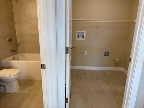 91 Sundown Crescent, Cochrane, AB - Indoor Photo Showing Bathroom