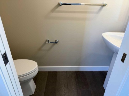 91 Sundown Crescent, Cochrane, AB - Indoor Photo Showing Bathroom